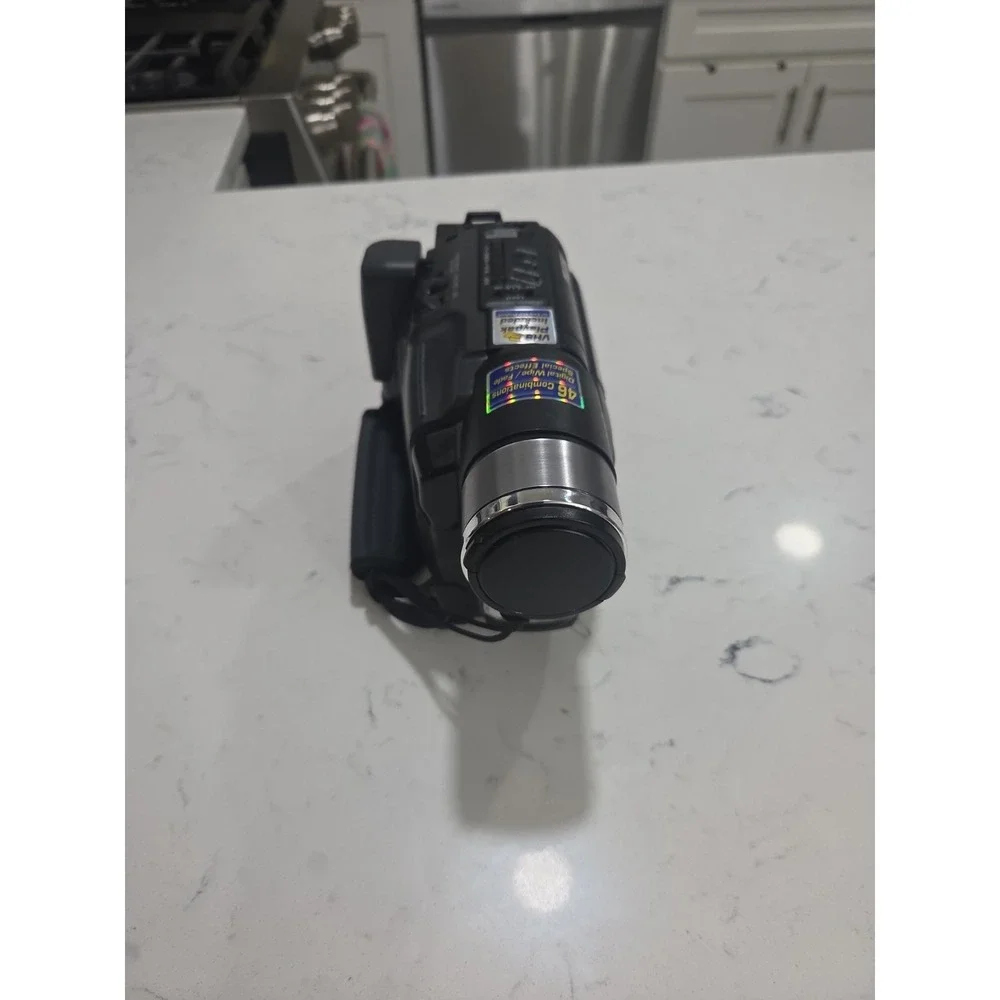 JVC GR-AXM230U VHS-C Camcorder 400x LCD Zoom Untested